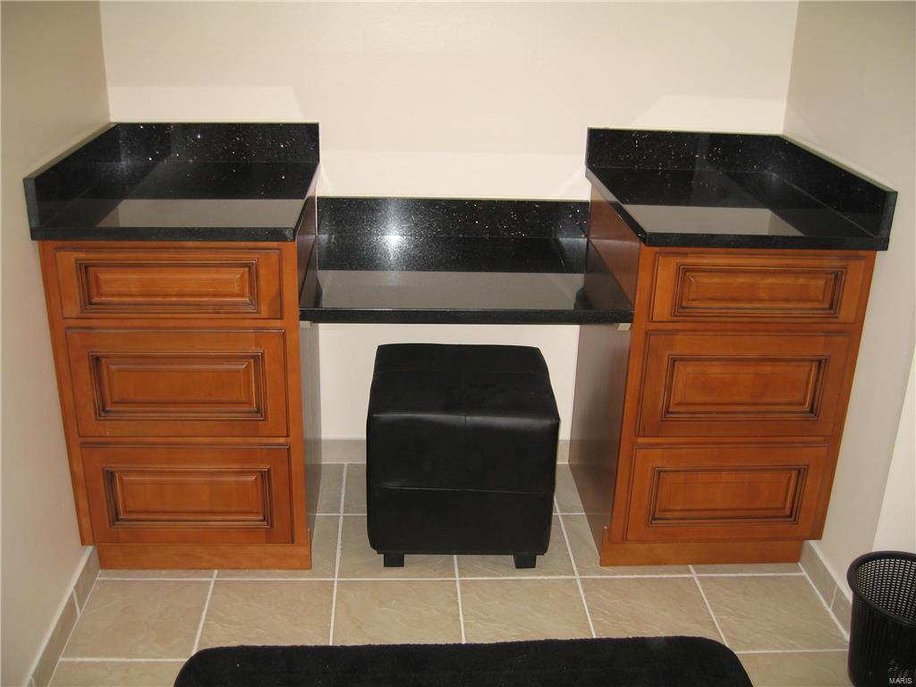 MANORS AT VILLAGE GREEN - Residential