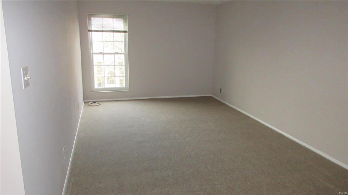 MANORS AT VILLAGE GREEN - Residential