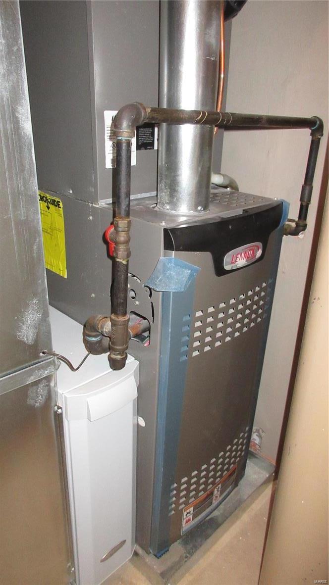 MANORS AT VILLAGE GREEN - Residential