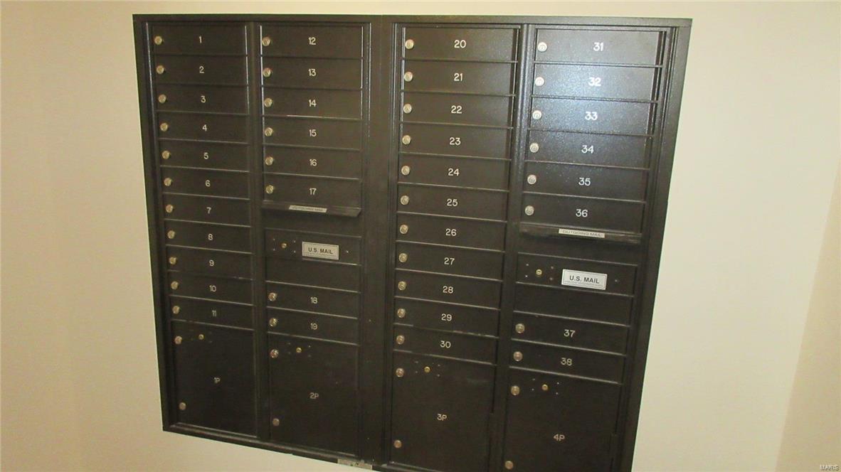 MANORS AT VILLAGE GREEN - Residential