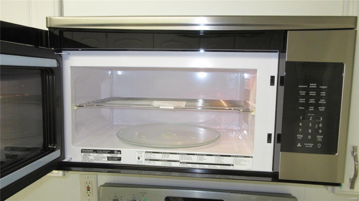 MANORS AT VILLAGE GREEN - Residential