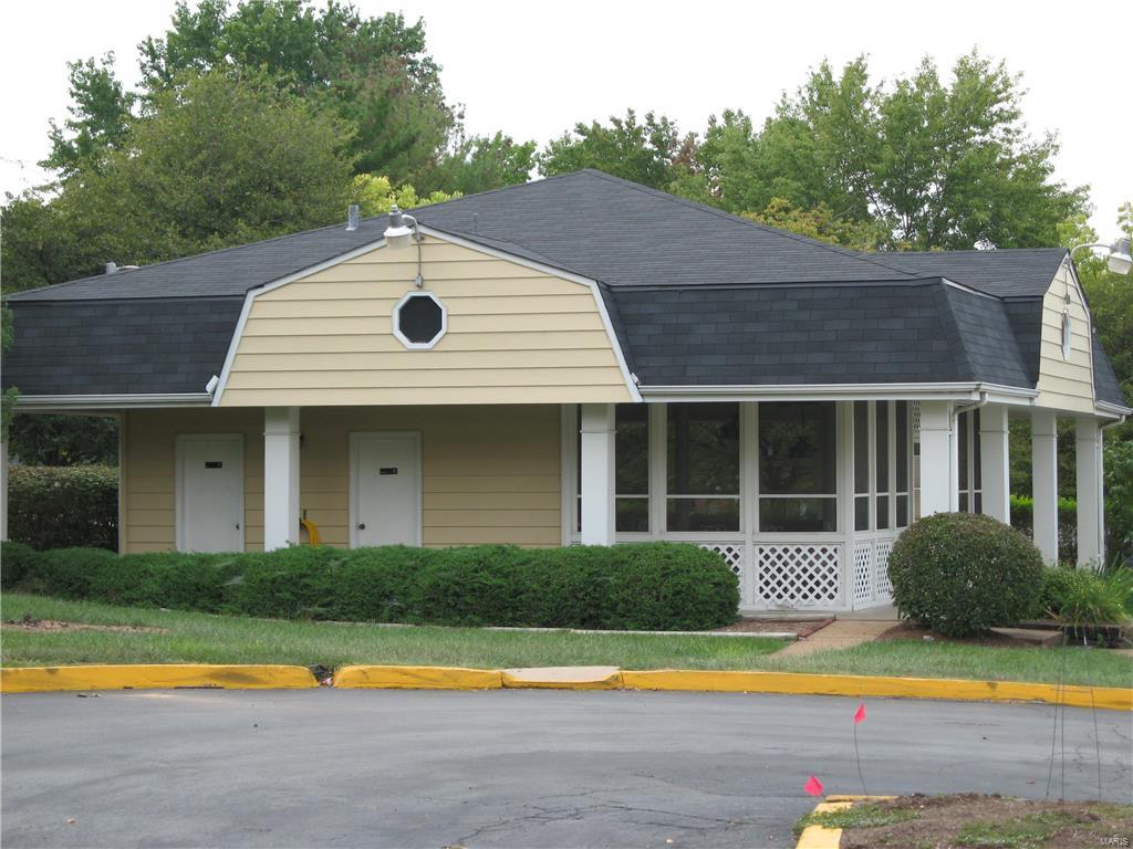 MANORS AT VILLAGE GREEN - Residential