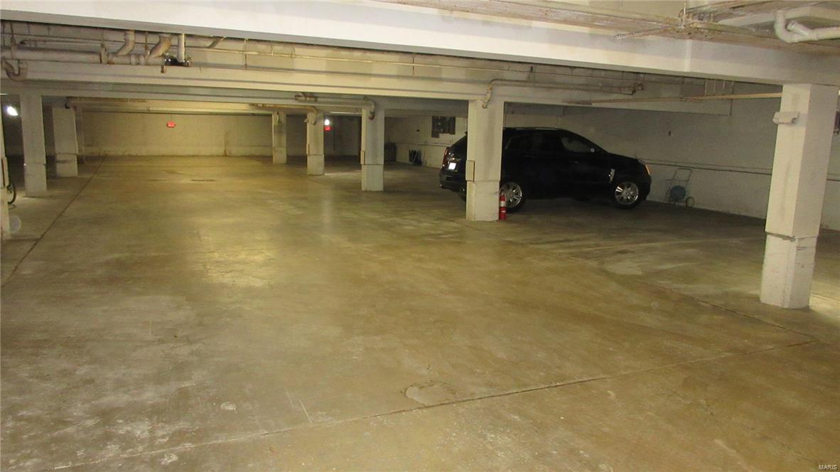 MANORS AT VILLAGE GREEN - Residential