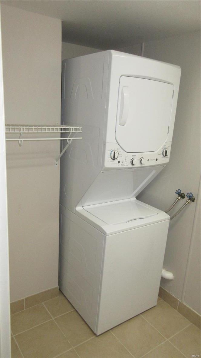 MANORS AT VILLAGE GREEN - Residential