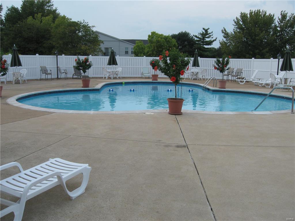 MANORS AT VILLAGE GREEN - Residential