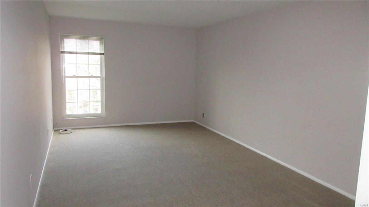 MANORS AT VILLAGE GREEN - Residential