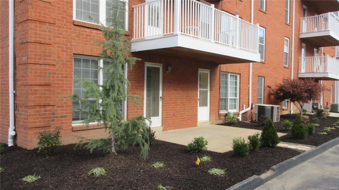 MANORS AT VILLAGE GREEN - Residential