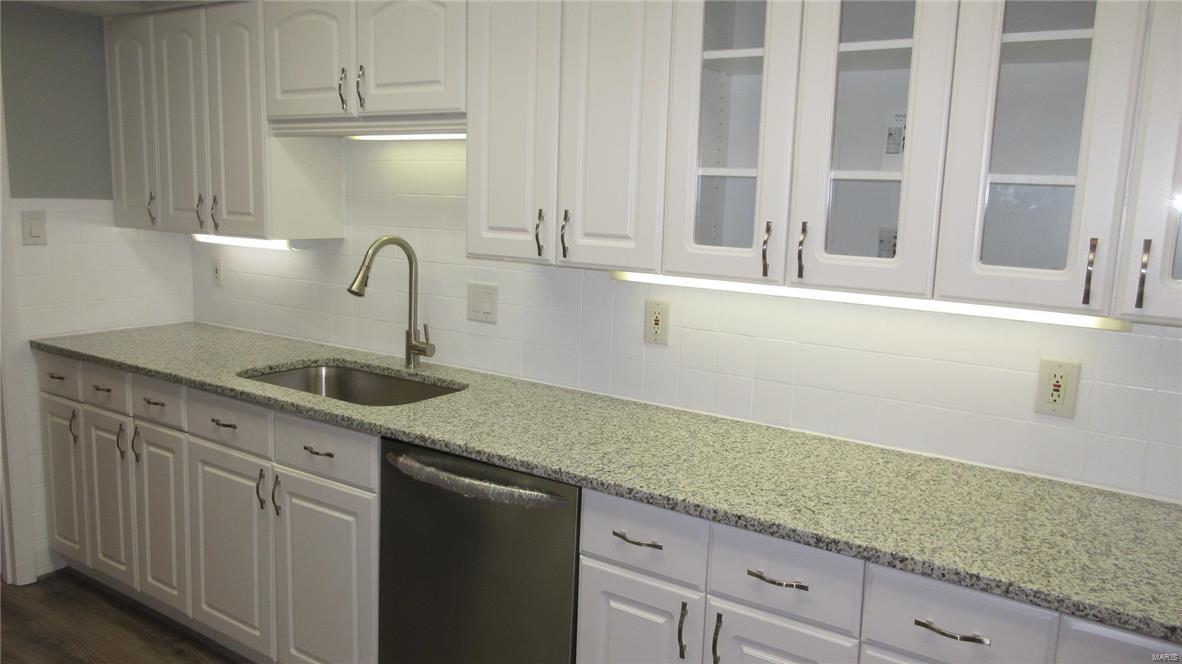 MANORS AT VILLAGE GREEN - Residential