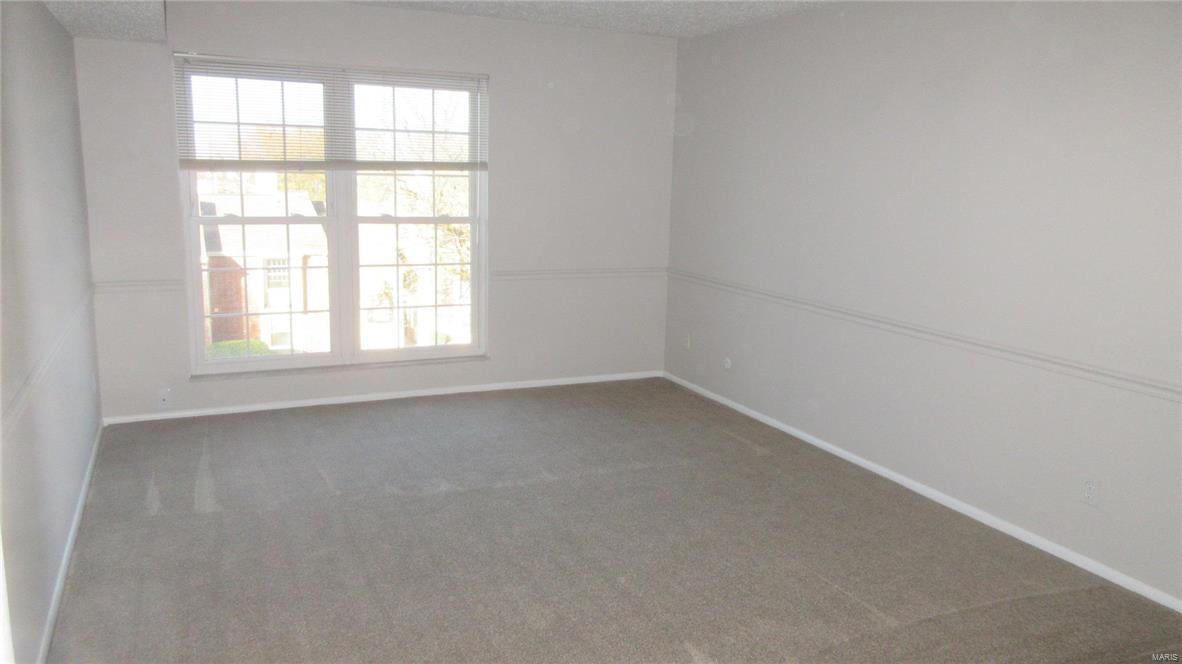 MANORS AT VILLAGE GREEN - Residential