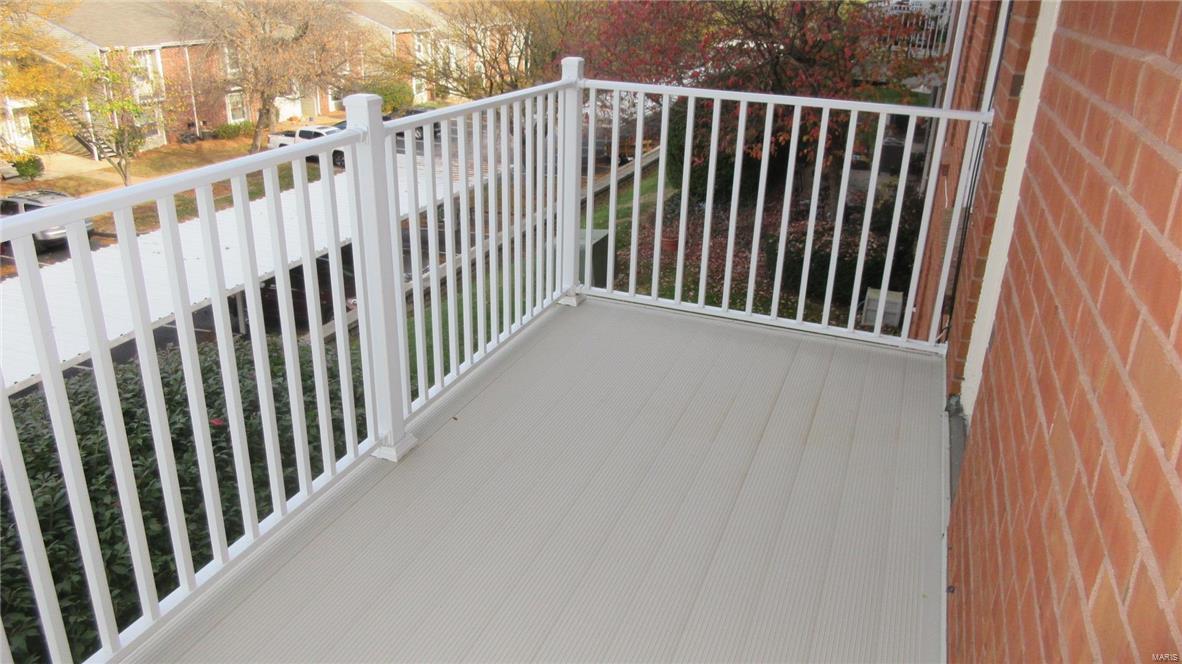 MANORS AT VILLAGE GREEN - Residential