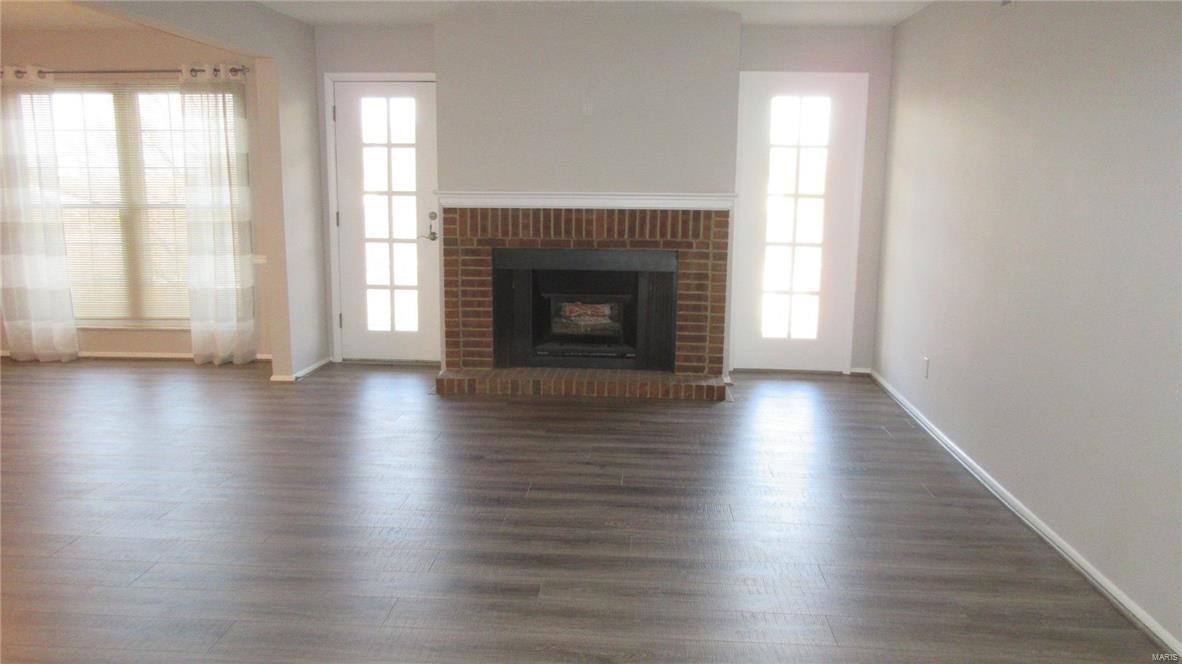 MANORS AT VILLAGE GREEN - Residential