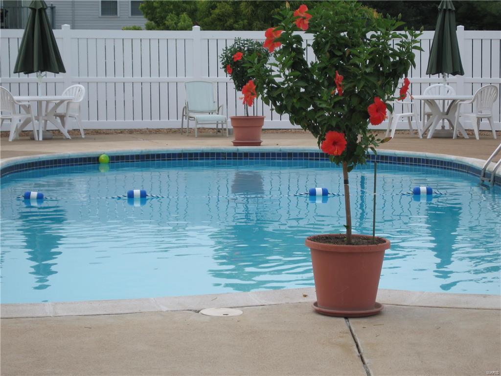 MANORS AT VILLAGE GREEN - Residential