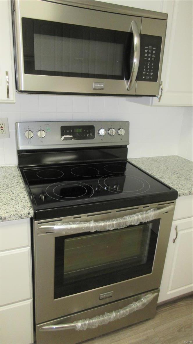 MANORS AT VILLAGE GREEN - Residential