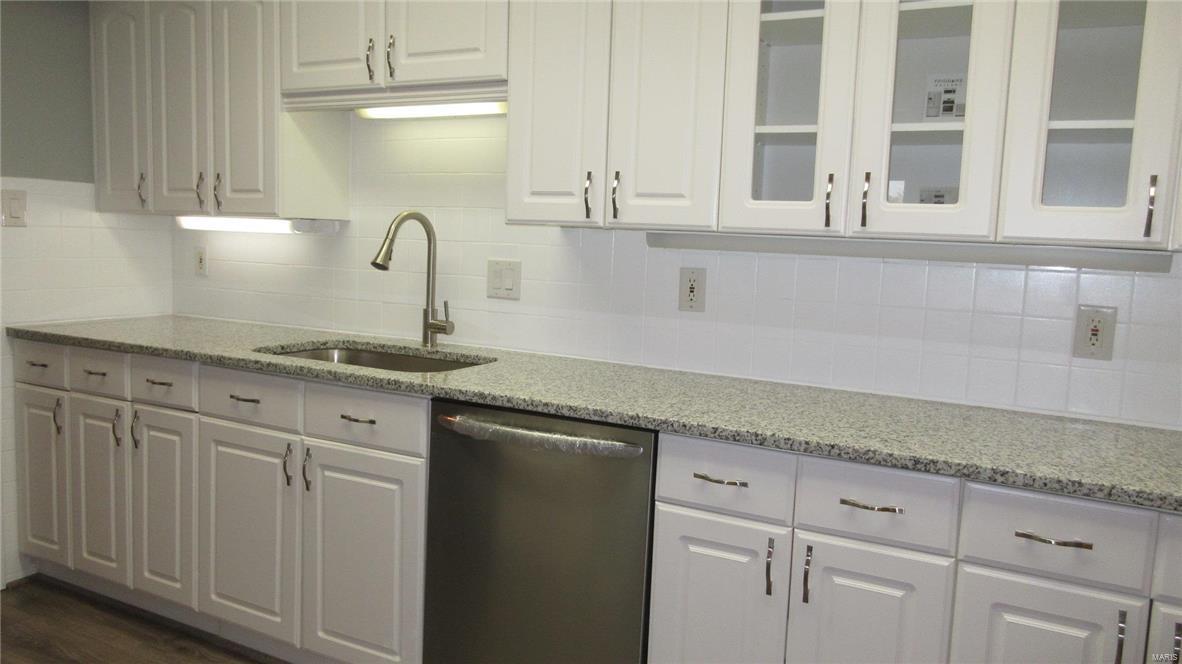 MANORS AT VILLAGE GREEN - Residential