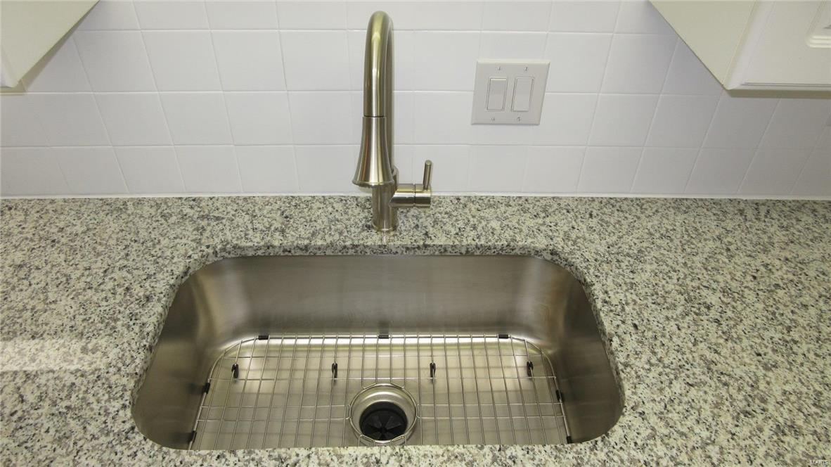 MANORS AT VILLAGE GREEN - Residential