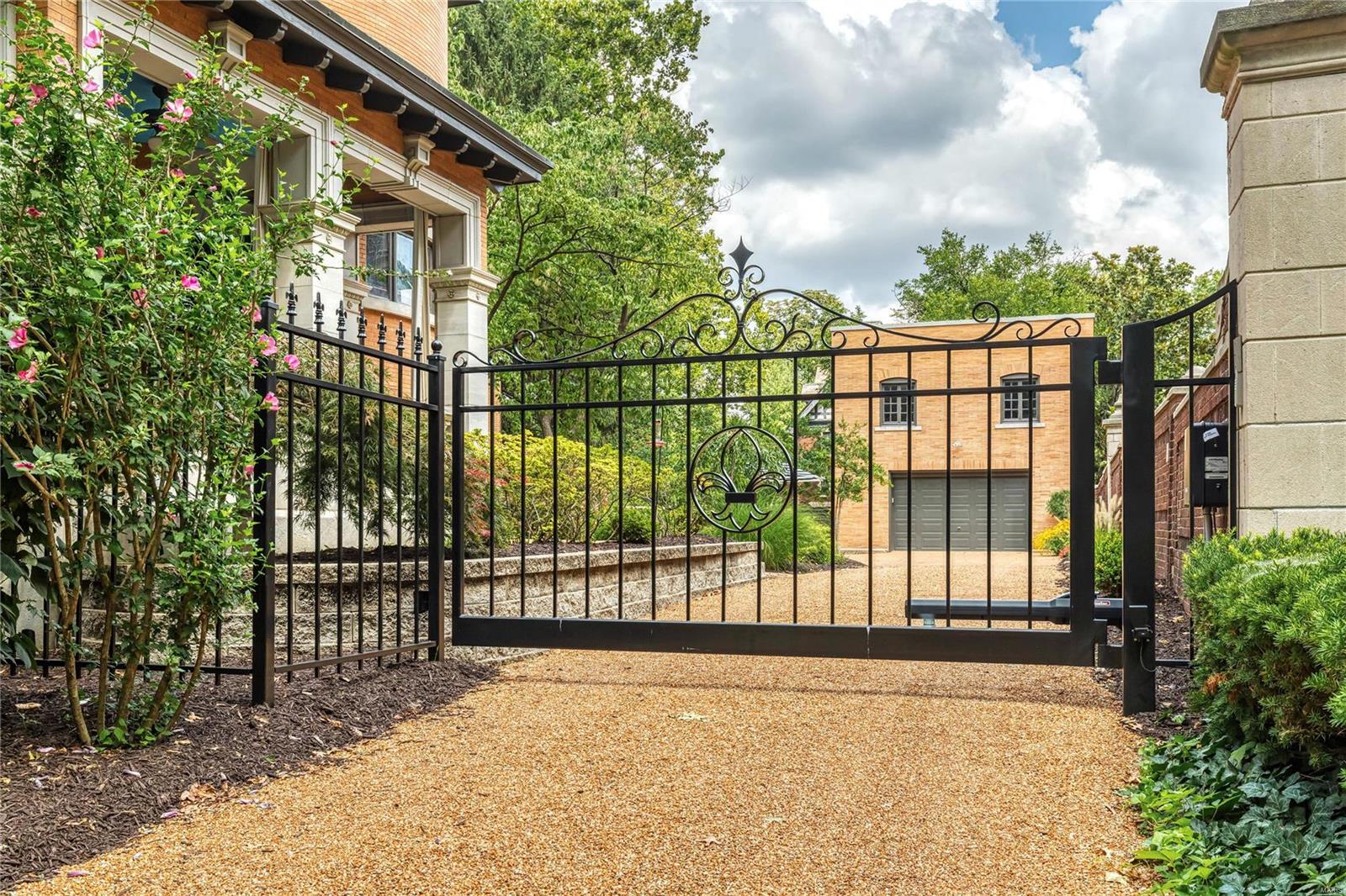 Westmoreland Place - Residential