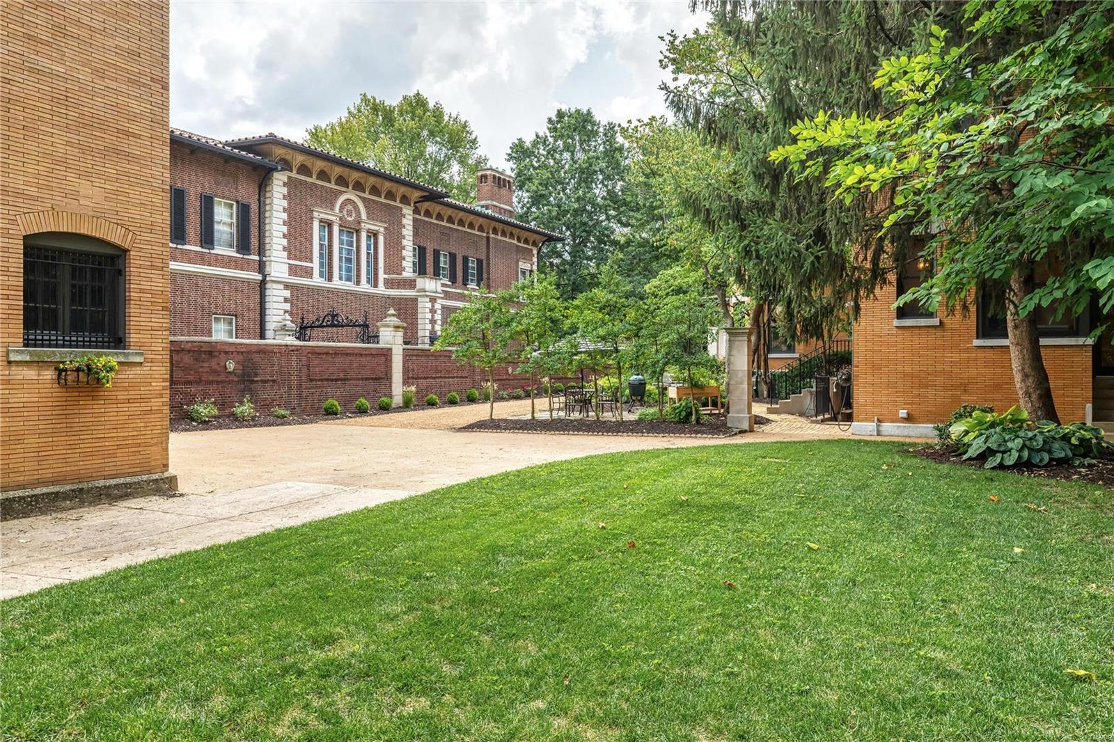 Westmoreland Place - Residential