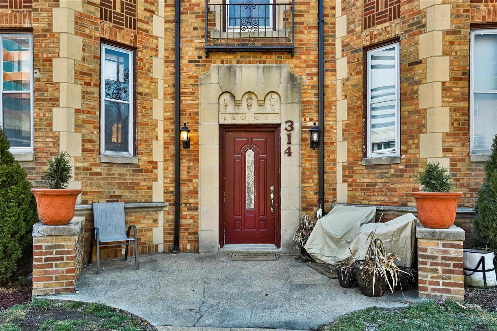 314 S Hanley Road 1N