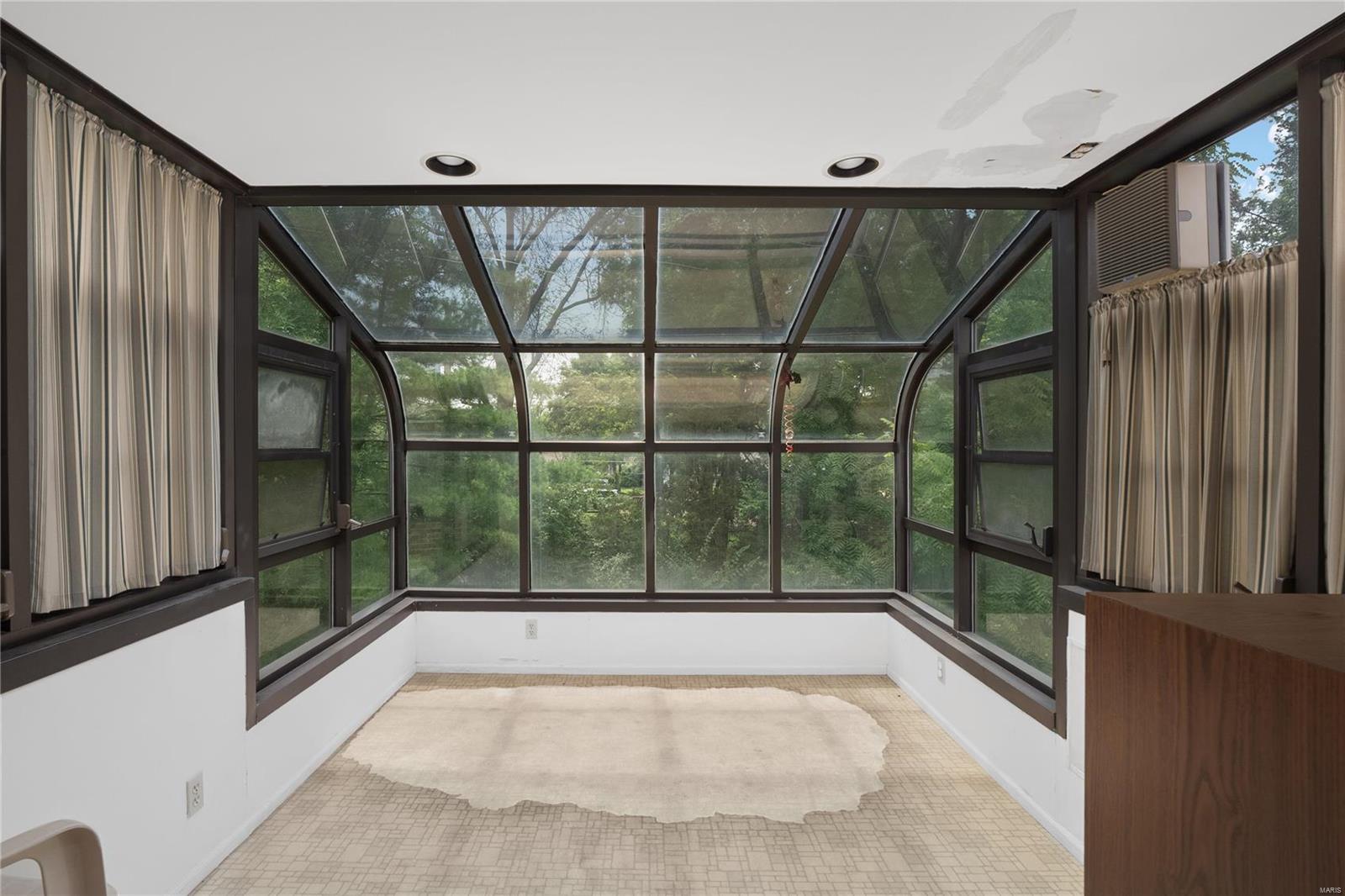 Village Of Lavinia Condo Ph 3 - Residential