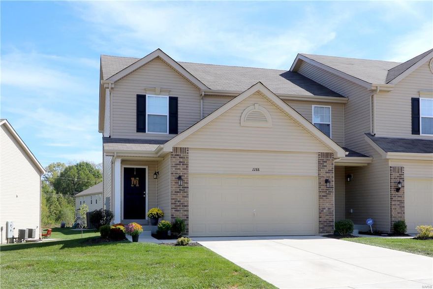 You will fall in love with this meticulously maintained 2 year new townhome in sought after Ohmes Farm. This light and bright home has beautiful neutral décor through-out. An open floor plan with large great room with a wall of windows flows to the kitchen which is a Chef’s dream with plenty of upgraded cabinetry, breakfast bar, along with high end stainless steel appliances. The breakfast room is sunny and bright and the perfect place for your morning coffee. It walks out to one of the largest lots in the complex. It is also an end unit for added privacy. Upstairs is a large master suite with luxury bath that includes comfort height double vanities and linen closet. The second bedroom also has a walk in closet. In addition there is a spacious loft area. Enjoy this fantastic location w/ walking & bike trails along with access to Woodlands Sports Park! This will be your Happy Place!! Location: End Unit