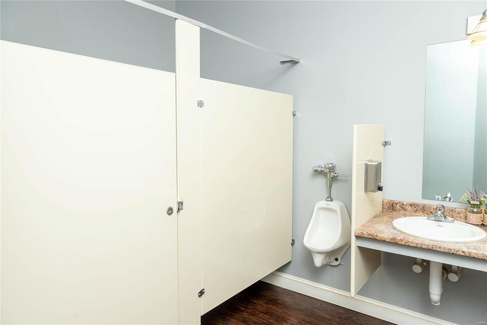 Baileys - Commercial Sale