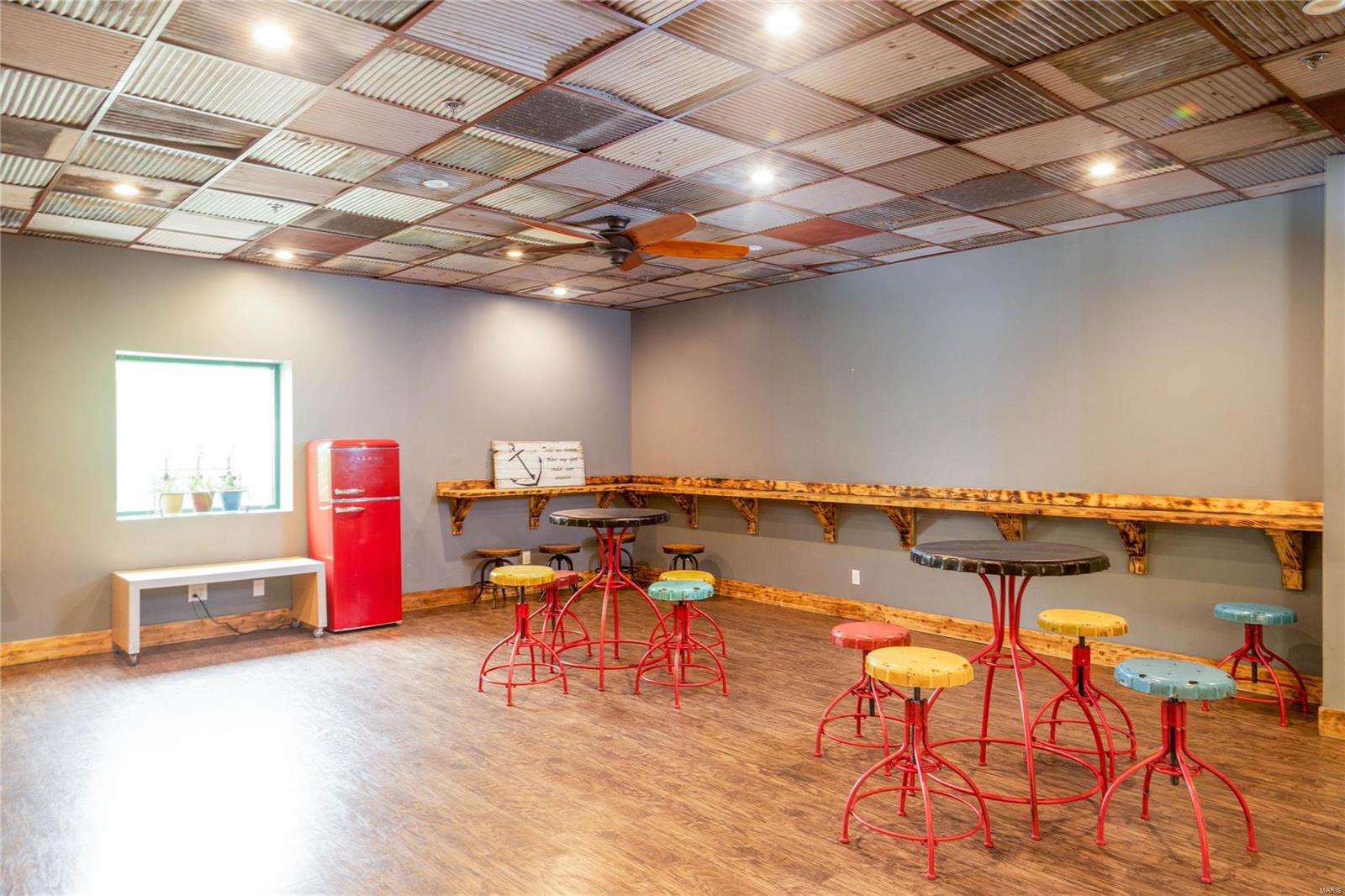 Baileys - Commercial Sale