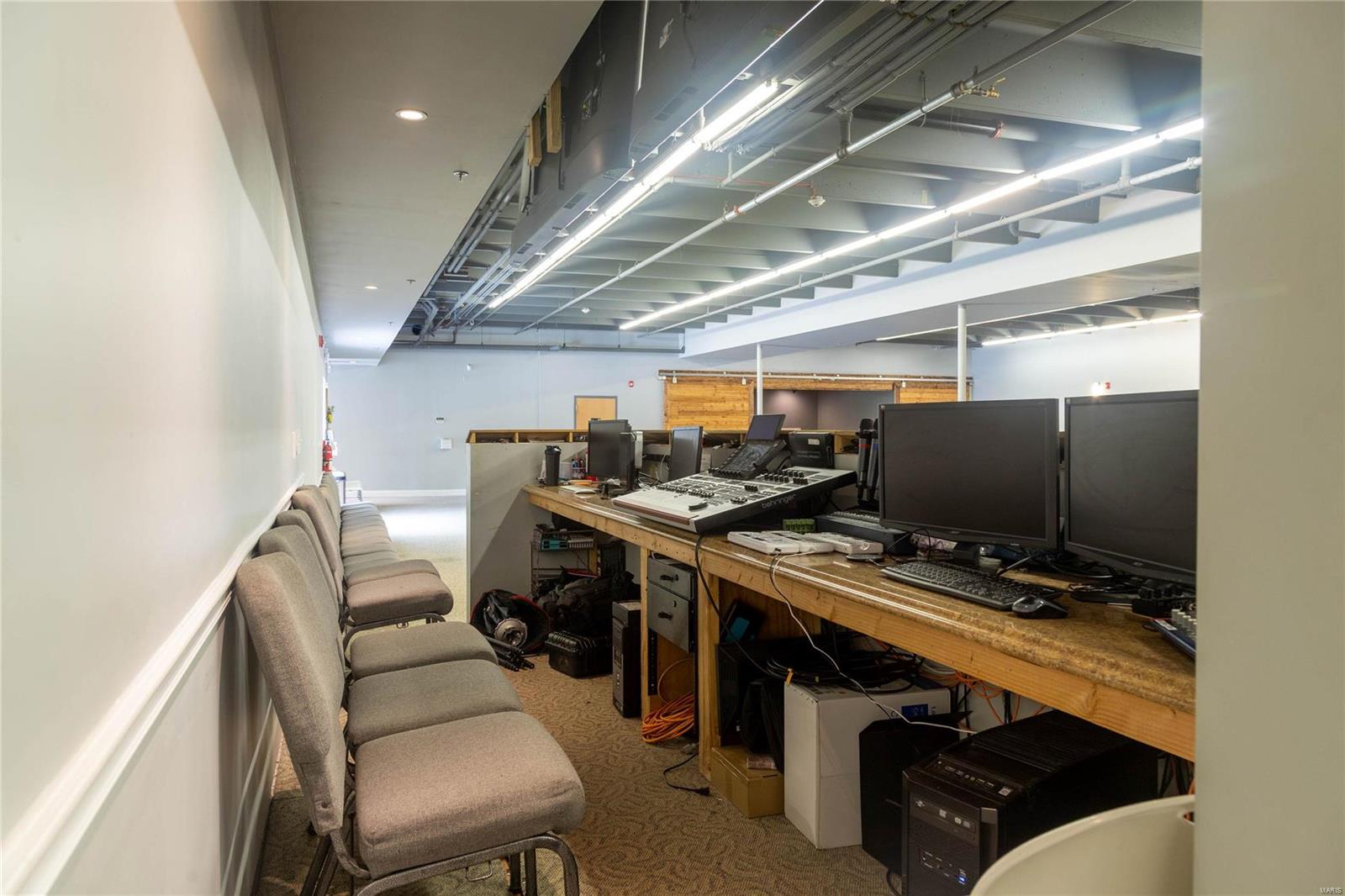 Baileys - Commercial Sale