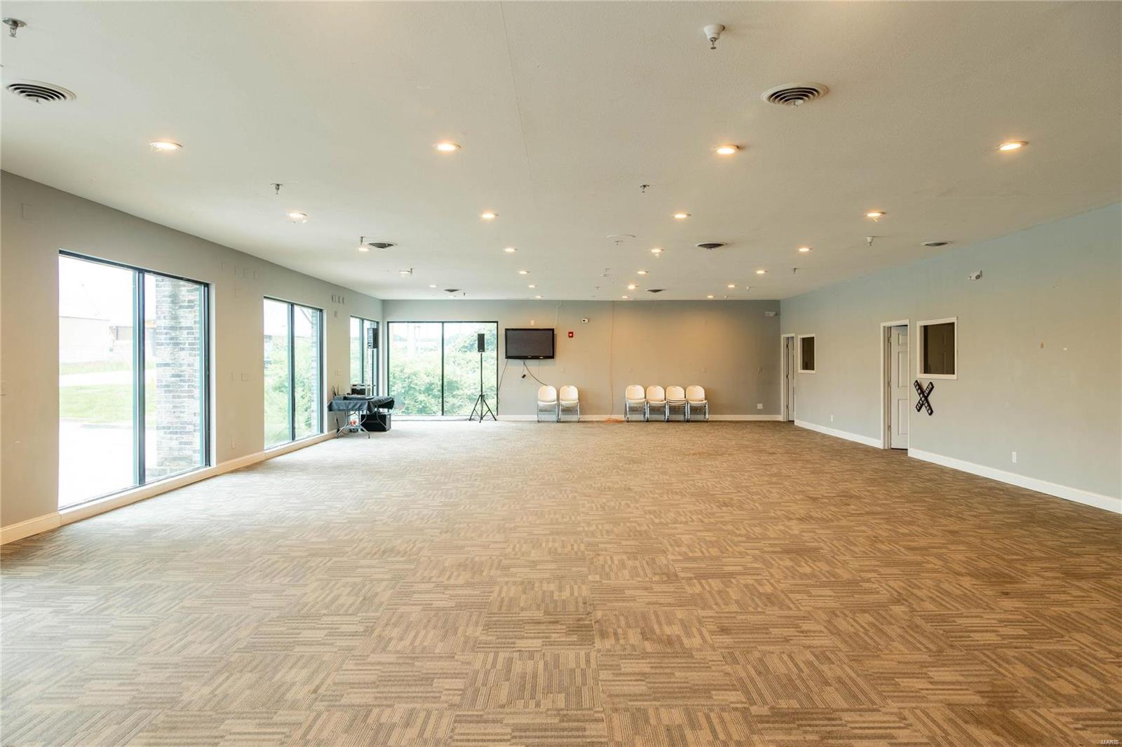 Baileys - Commercial Sale