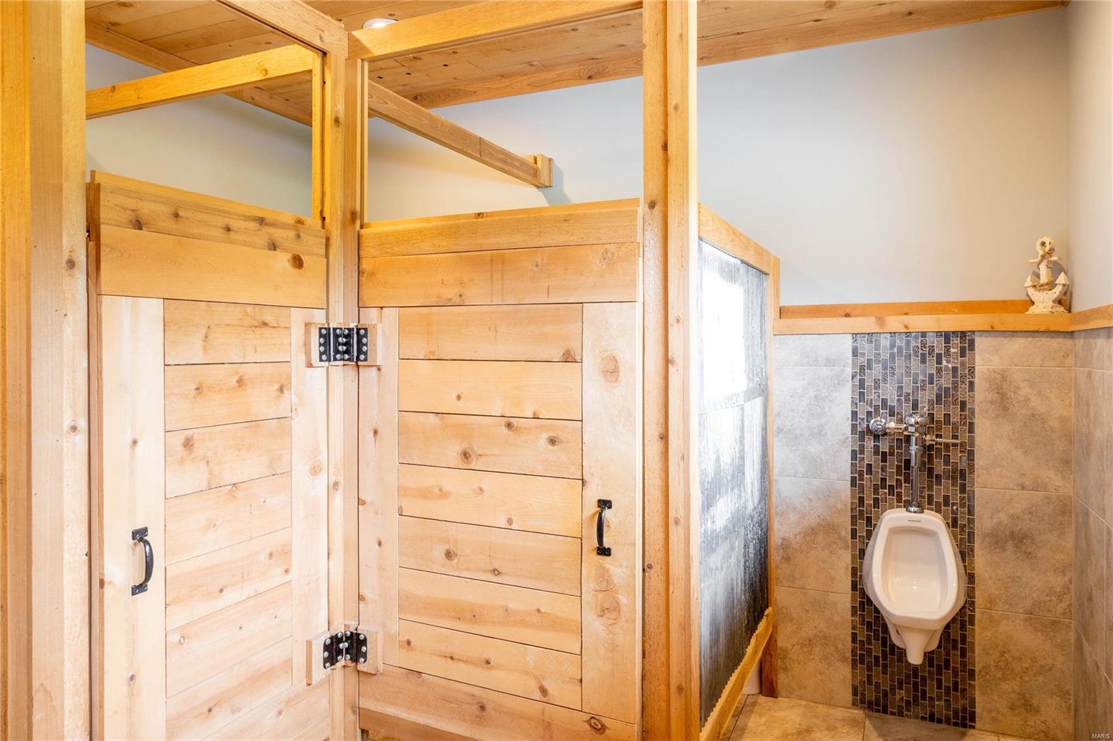 Baileys - Commercial Sale