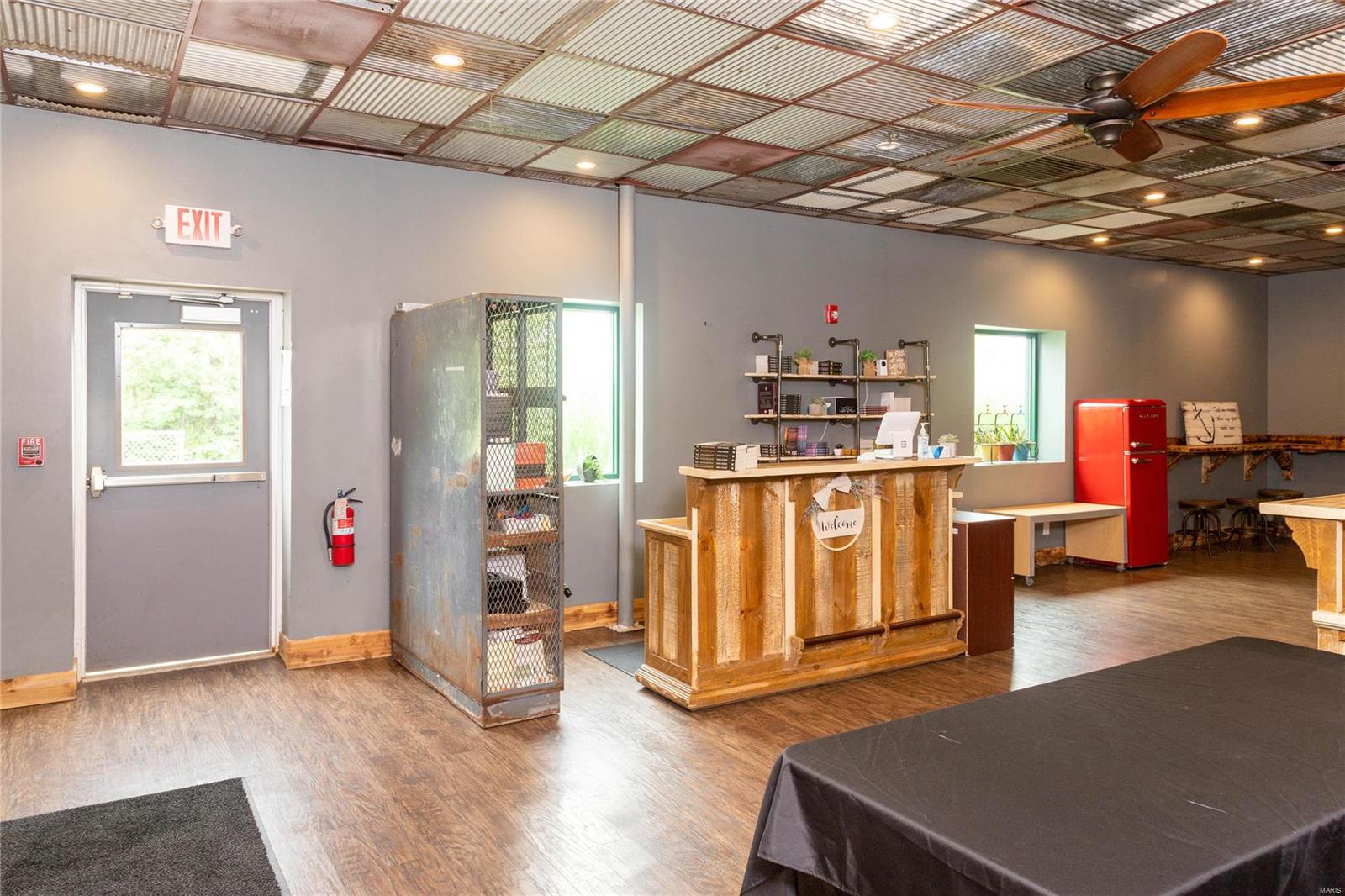 Baileys - Commercial Sale