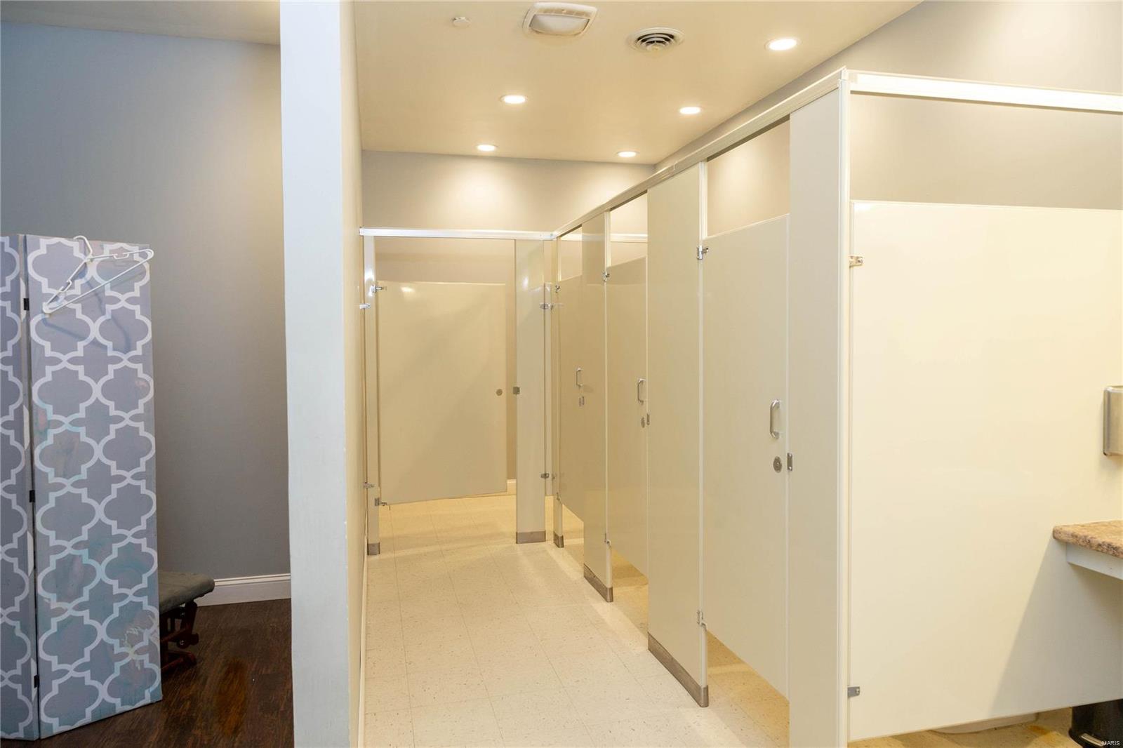 Baileys - Commercial Sale