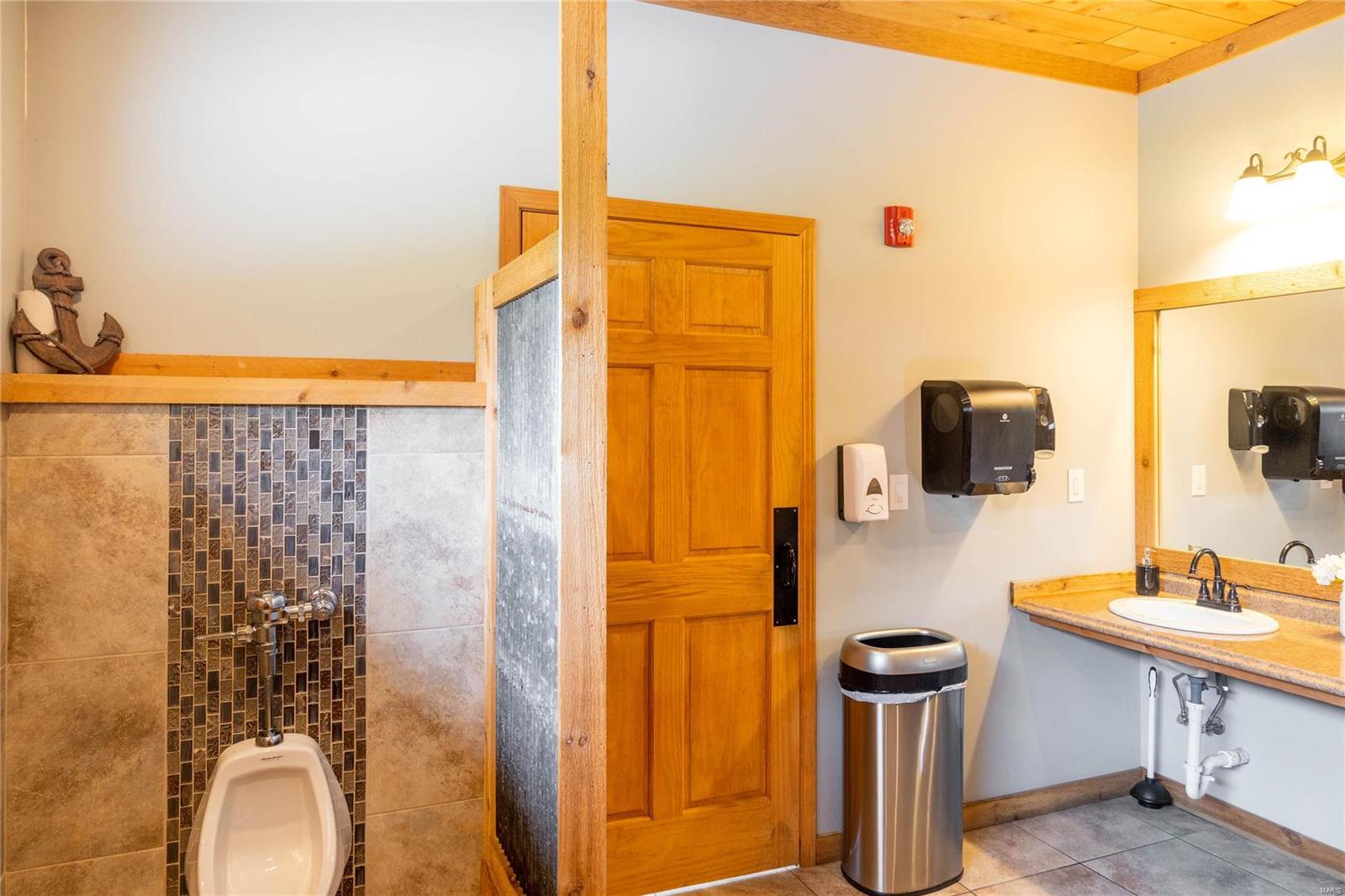 Baileys - Commercial Sale