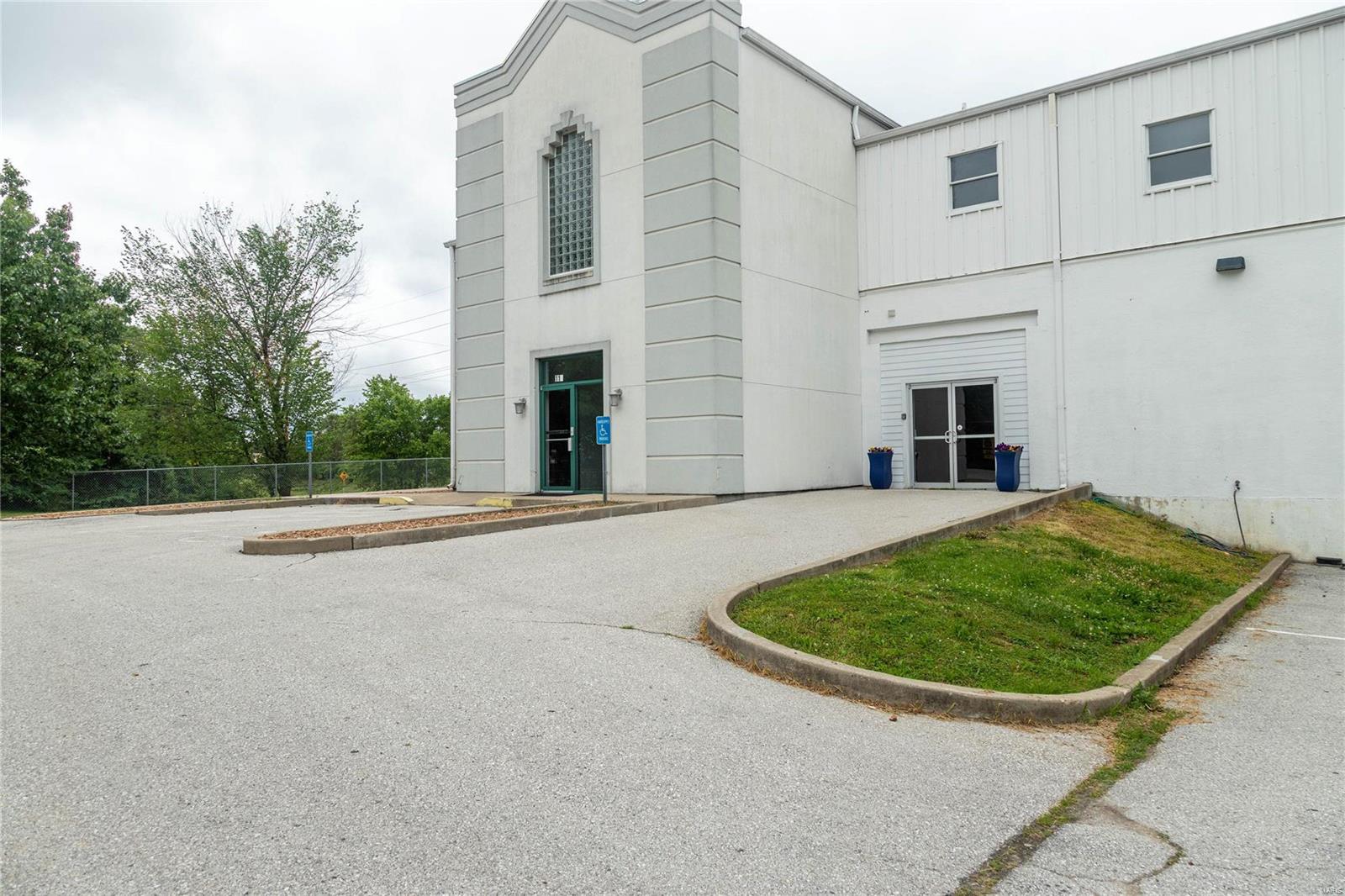 Baileys - Commercial Sale