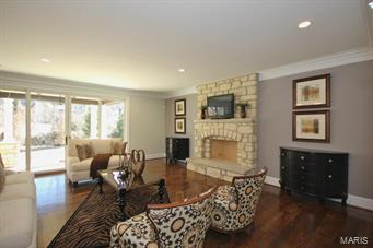 Town & Country Manor 3 - Residential