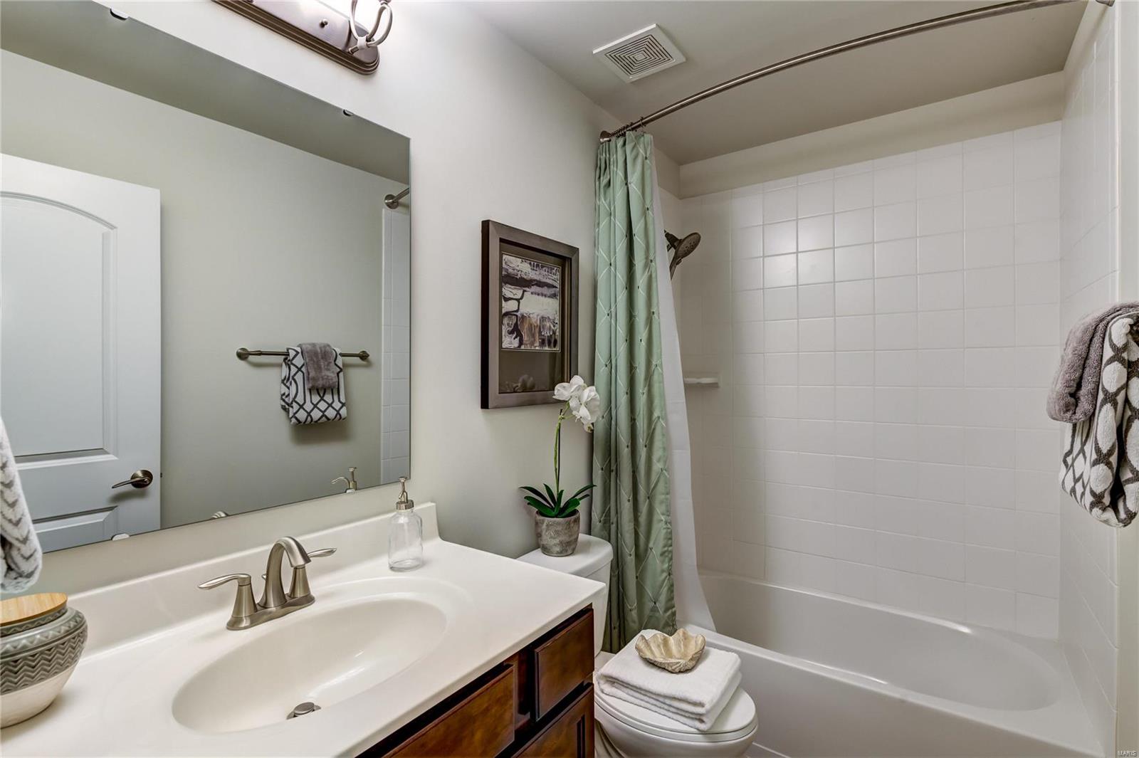 Woods Of Ladue The - Residential