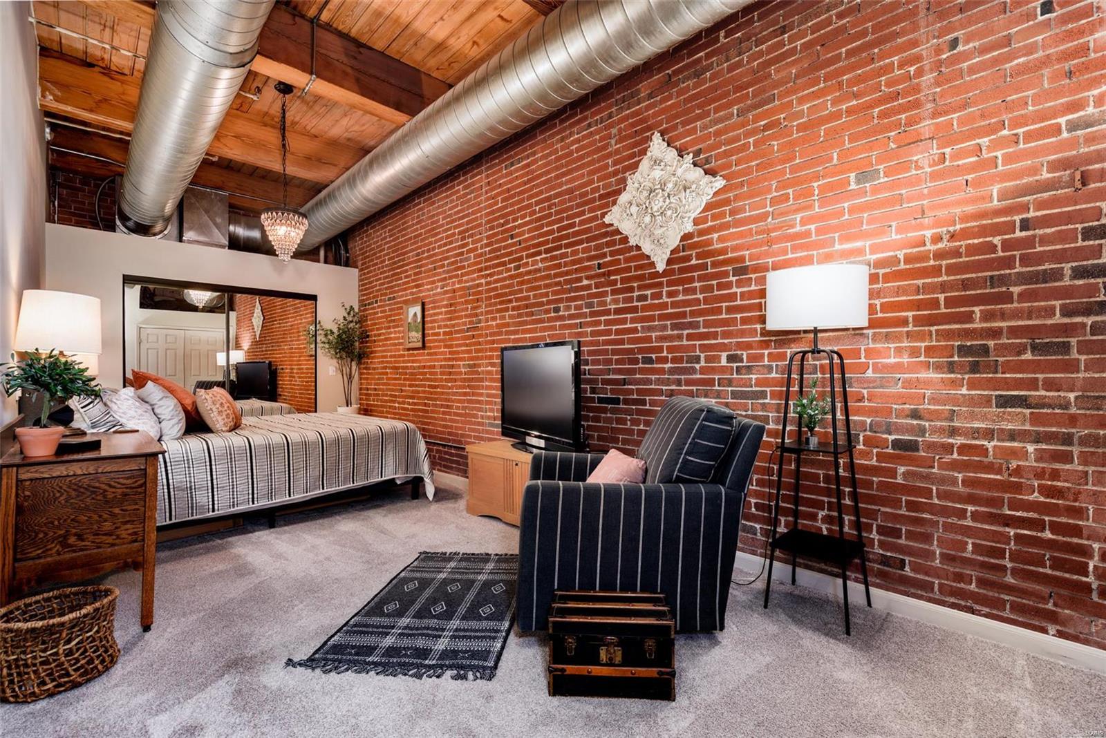 1222 Lucas Lofts Condo - Residential