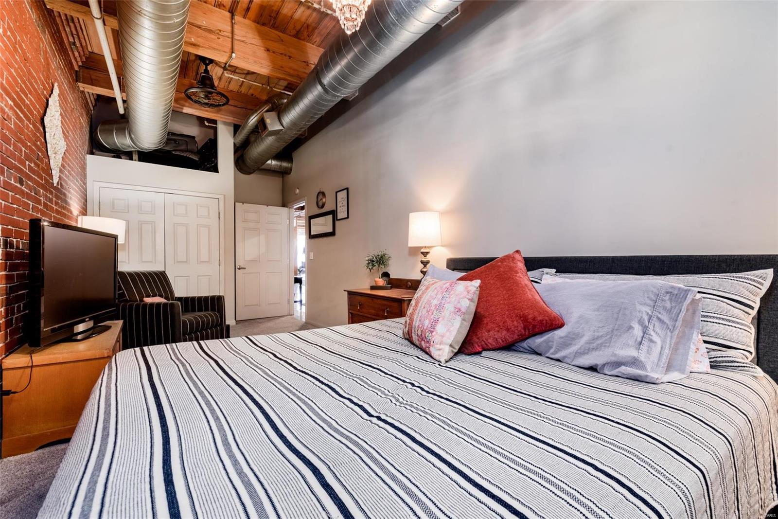 1222 Lucas Lofts Condo - Residential