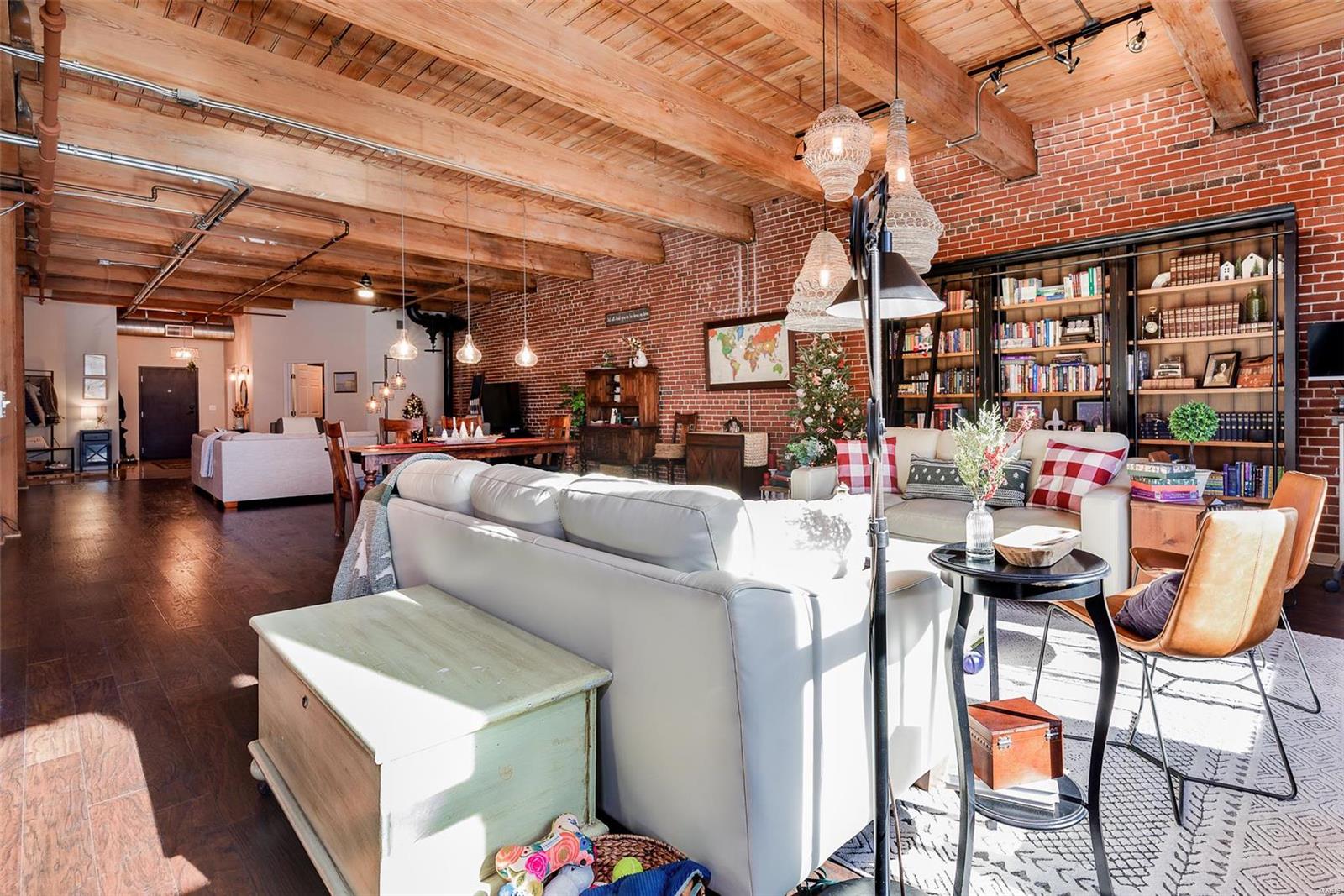 1222 Lucas Lofts Condo - Residential