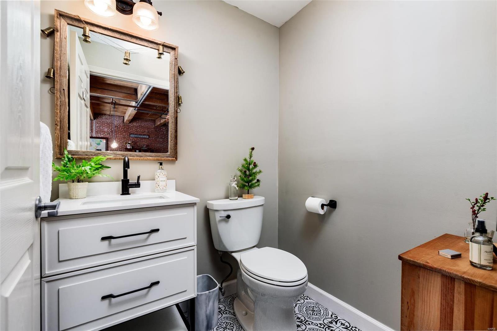 1222 Lucas Lofts Condo - Residential