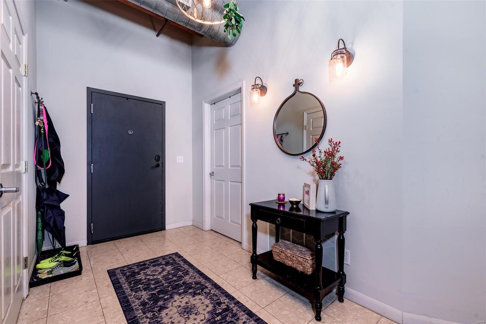 1222 Lucas Lofts Condo - Residential