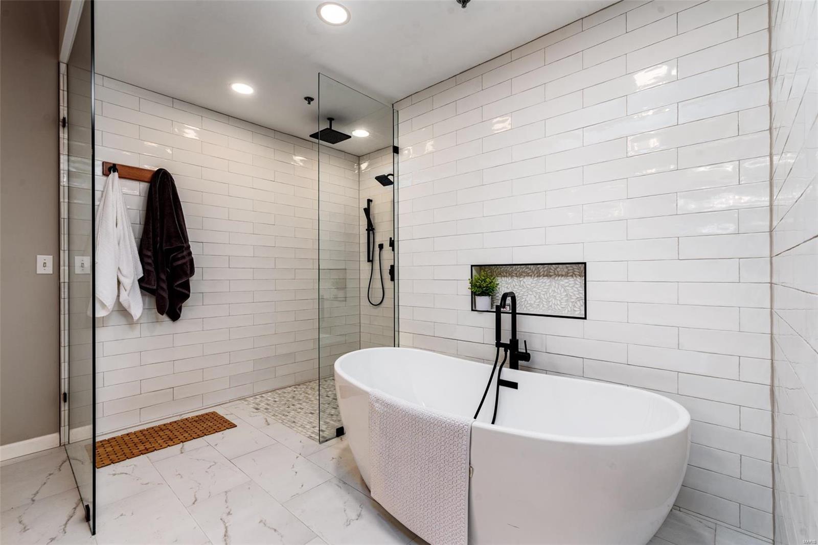 1222 Lucas Lofts Condo - Residential