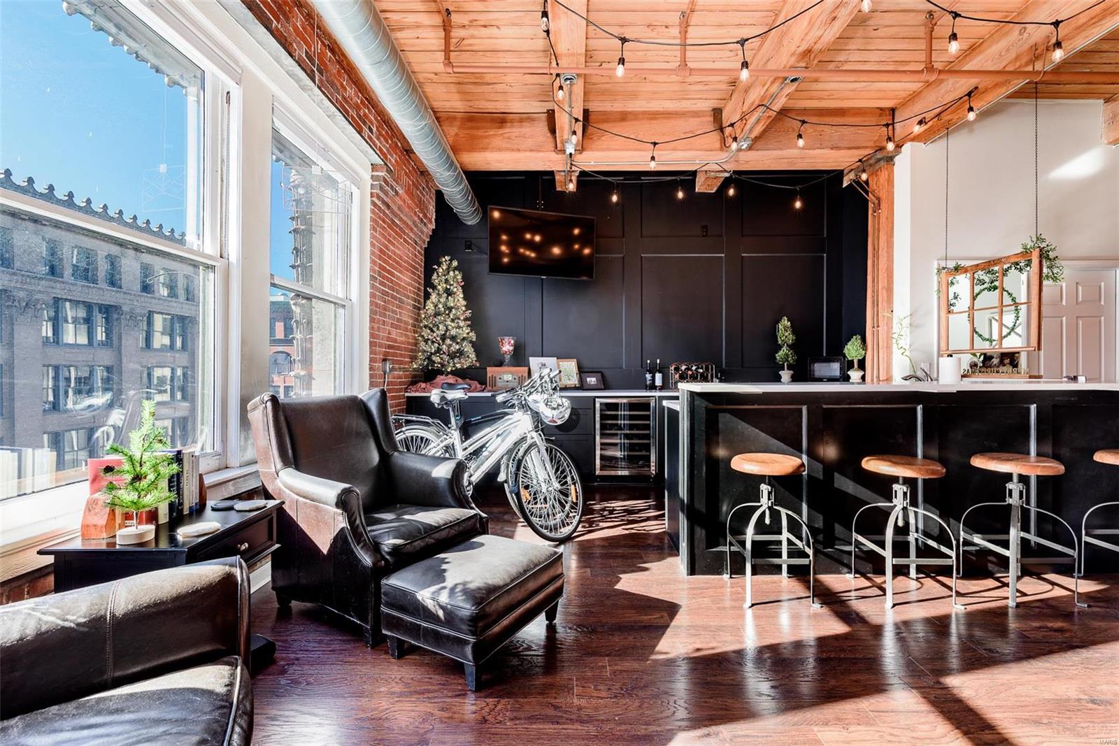 1222 Lucas Lofts Condo - Residential