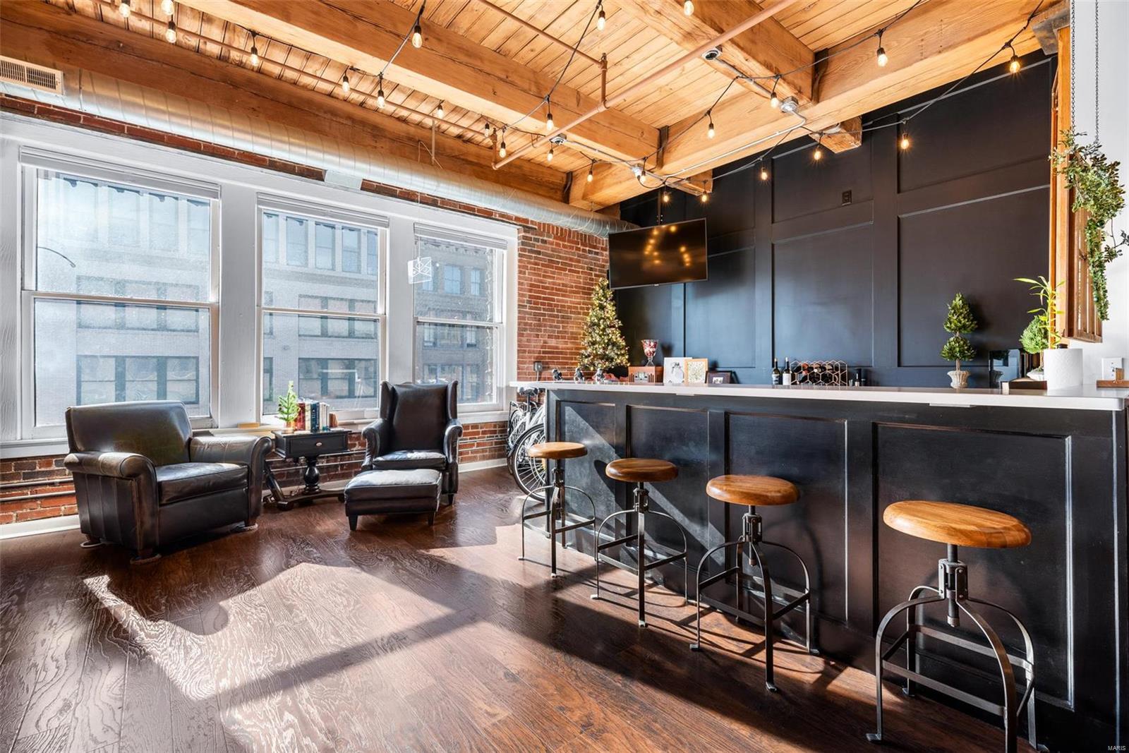 1222 Lucas Lofts Condo - Residential