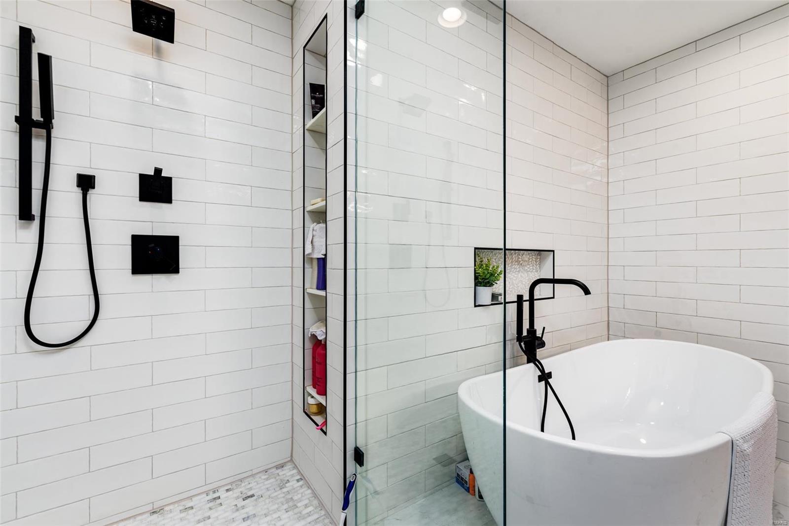 1222 Lucas Lofts Condo - Residential