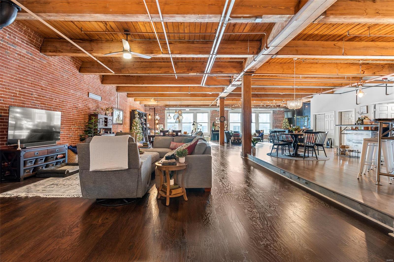 1222 Lucas Lofts Condo - Residential