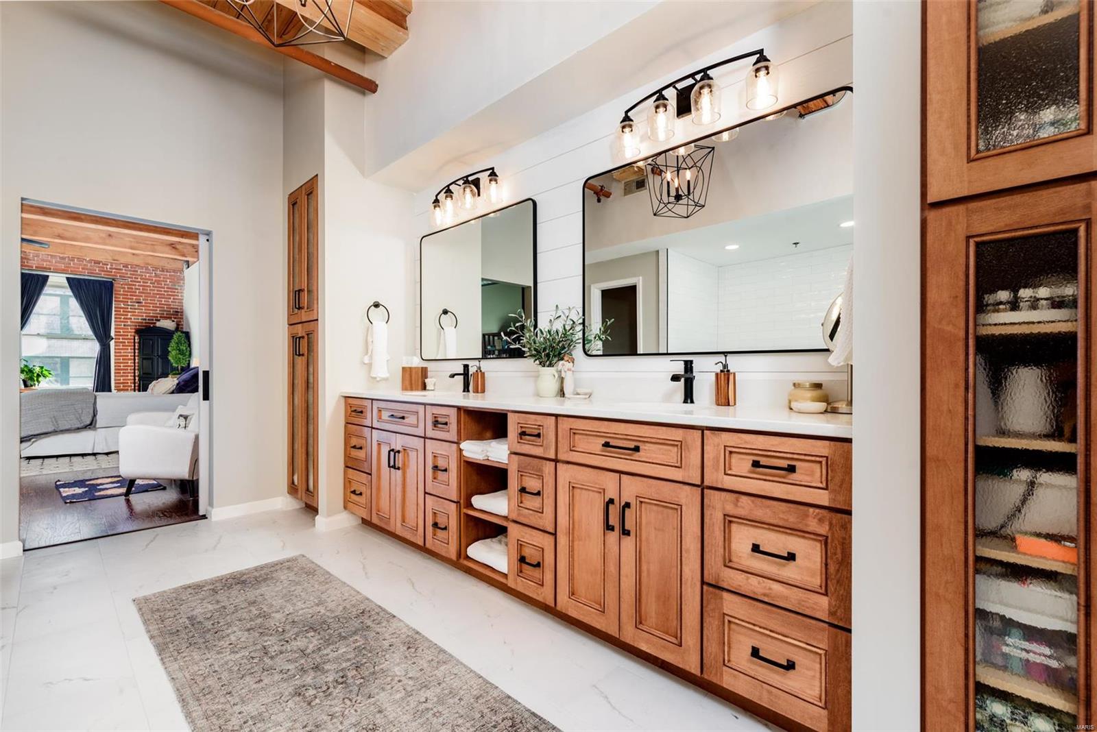 1222 Lucas Lofts Condo - Residential