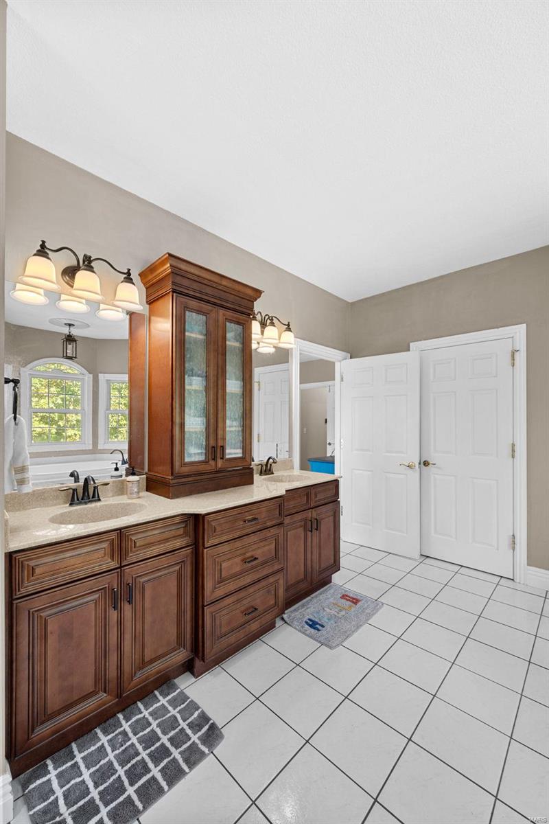 Warrenton, Missouri 63383, United States, 4 Bedrooms Bedrooms, ,4 BathroomsBathrooms,Residential,Pending,41867