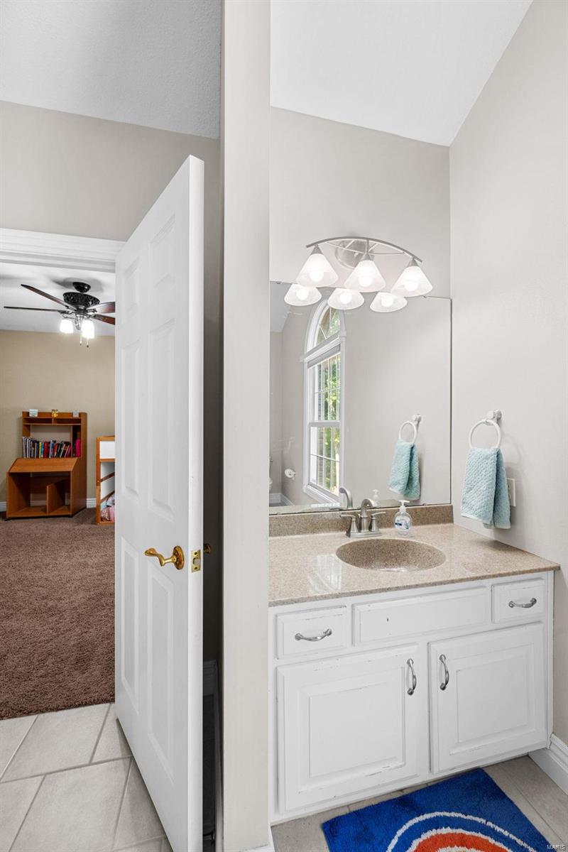 Warrenton, Missouri 63383, United States, 4 Bedrooms Bedrooms, ,4 BathroomsBathrooms,Residential,Pending,41867