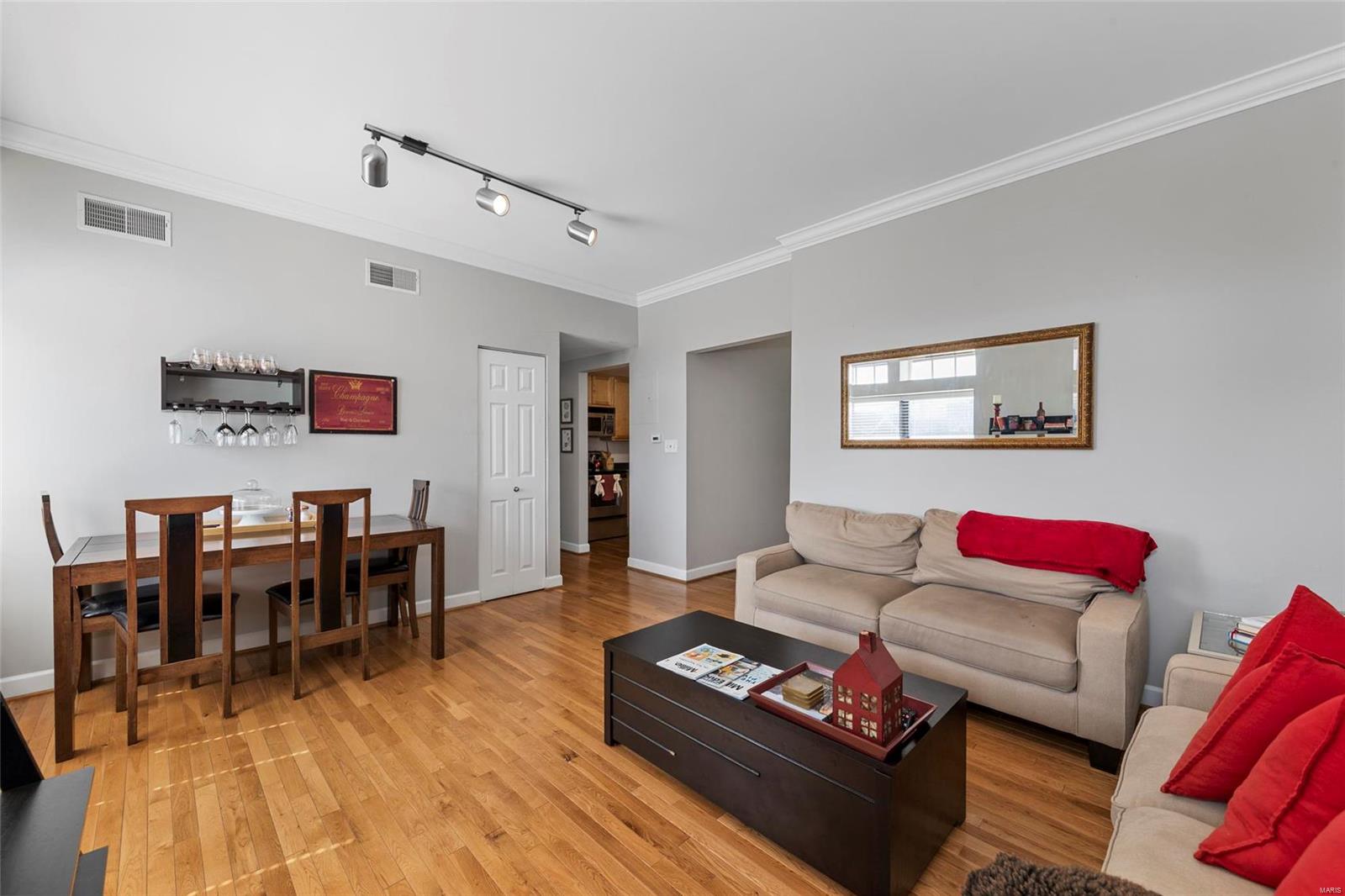 4-Se/Traymoor 3 City Bl 3874-W - Residential