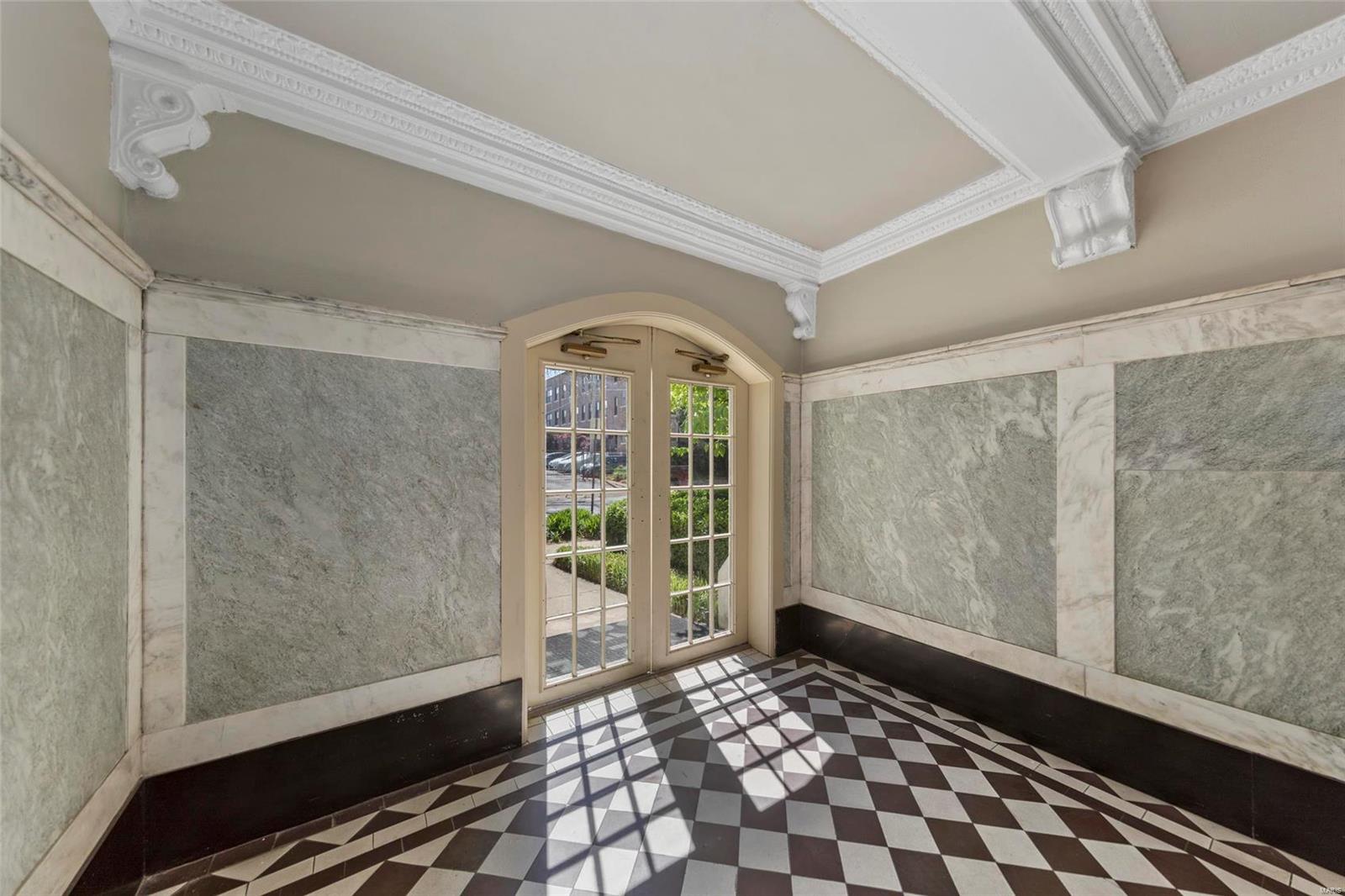 4-Se/Traymoor 3 City Bl 3874-W - Residential